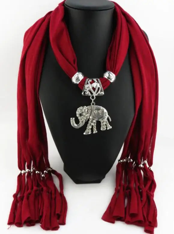 Modischer Schmuckschal - Elegante Schalkette Elefant