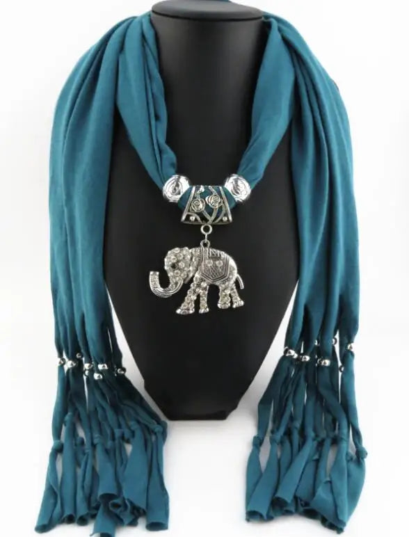 Modischer Schmuckschal - Elegante Schalkette Elefant