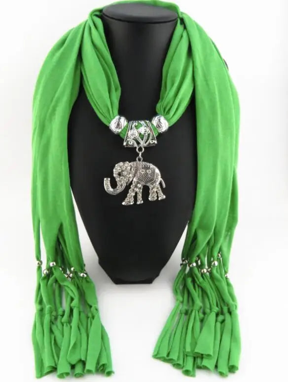 Modischer Schmuckschal - Elegante Schalkette Elefant