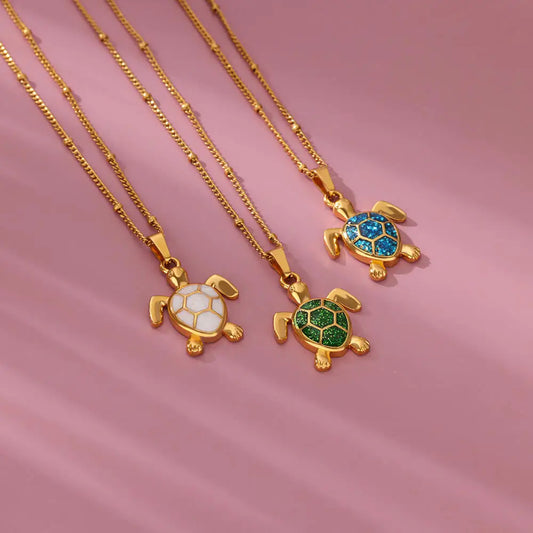 Glitzernde Eleganz - Halskette mit Schildkröte als Anhänger